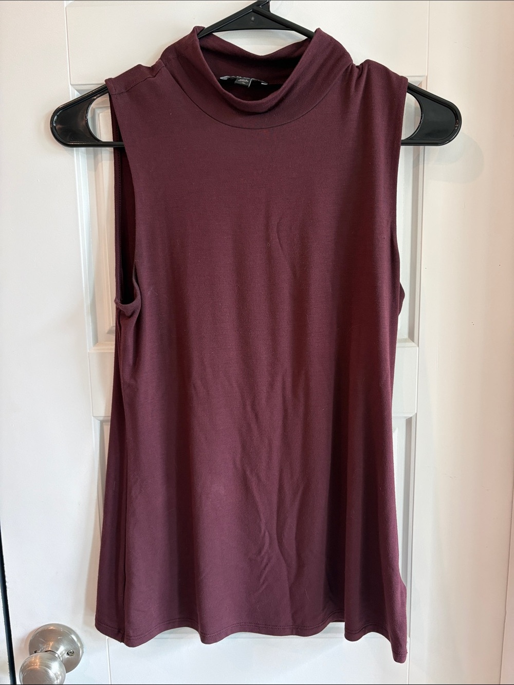 EXPRESS Sleeveless Mock Neck Top in Wine - Women